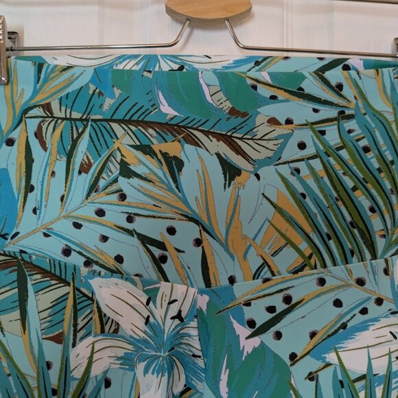 Exotica Athletics Turquoise Capri Leggings - Picture 2 of 4